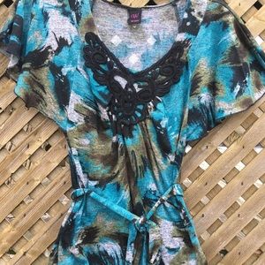 Short sleeve top with waist belt